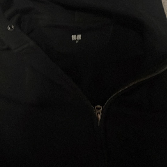 All black uniqlo zip up hoodie - Picture 2 of 7